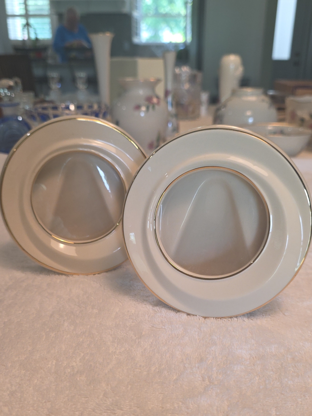 Lenox Elegant Round White Porcelain Picture Frames with Gold Trim